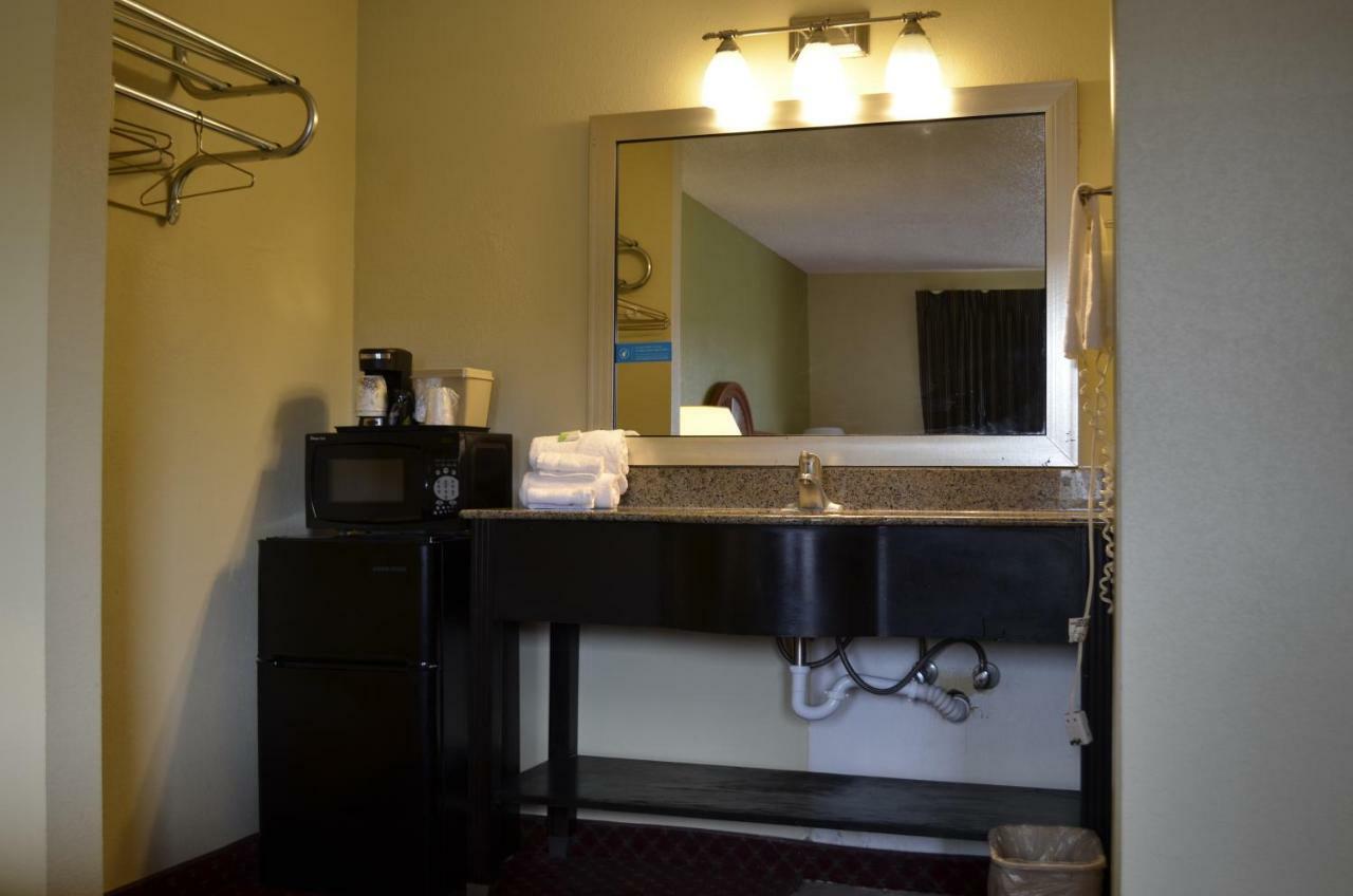 Budget Inn Williamsville Eksteriør bilde